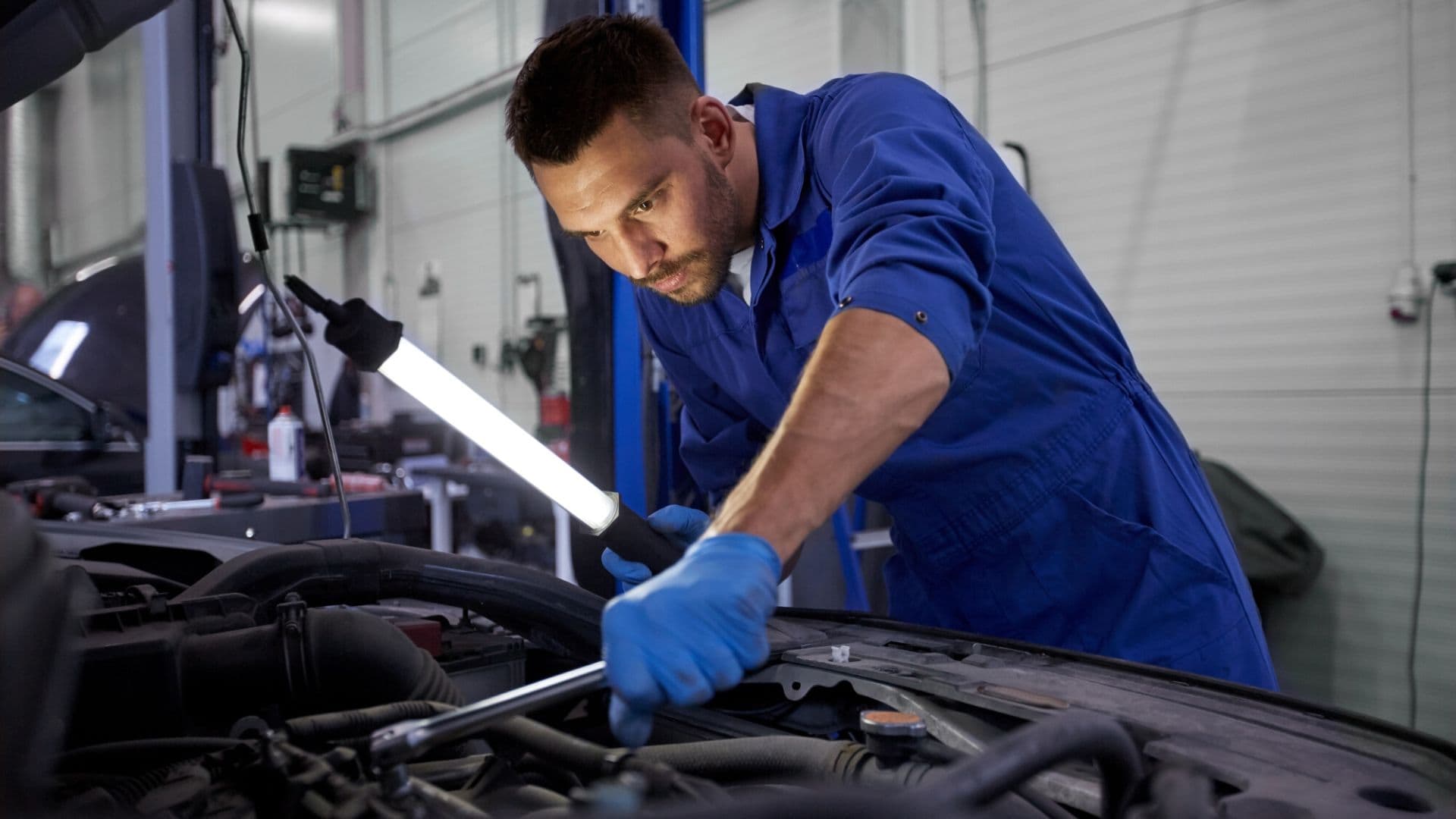 How to Choose the Right Mechanic (Without Getting Ripped Off)